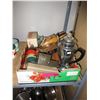 Image 1 : Vintage kitchen & household items