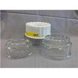 3 Vintage jelly moulds - 2 glass, 1 Cetem ware