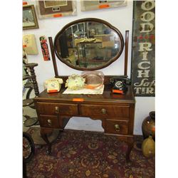 English "Queen Anne" Walnut dressing table