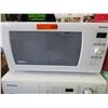 Image 1 : Used Panasonic "The Genius" microwave oven