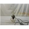 Image 3 : ANTIQUE OIL LAMP LIGHT