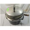 Image 2 : VINTAGE BURPEE SPECIAL COOKER PRESSURE COOKER