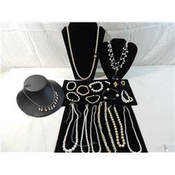 LOT 19 ASSORTED PEARL JEWELRY