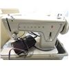 Image 2 : VINTAGE FASHION MATE SINGER SEWING MACHINE