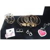 Image 2 : LOT 6 MISC JEWELRY: BRACELETS, NECKLACES, RING, EA