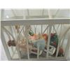 Image 2 : LOT 2 VINTAGE DECORATIVE DOLL DIORAMA & DOLLS