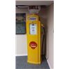 Image 1 : VINTAGE SHELL GAS PUMP