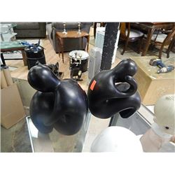 BLACK FIGURINES - 2 TTL