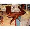 Image 1 : CONTEMPORARY END TABLE