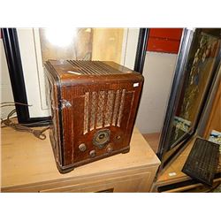 VINTAGE WOOD CASED RADIO