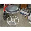 Image 1 : CHROME SWIVEL BAR STOOL