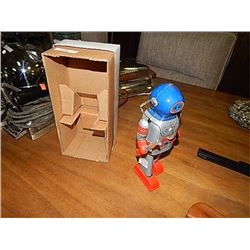 VINTAGE STYLE TIN TOY - WIND-UP ASTRO SCOUT