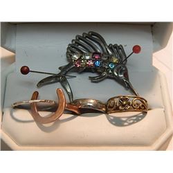 LOT - 4 RINGS AND SWORD FISH WITH GEMS (couple missing)