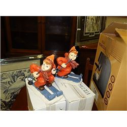 PAIR OF SKIER DUDES - BOTTLE HOLDERS