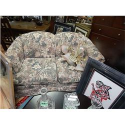 LOVE SEAT - PICK ACCENTS