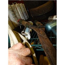 HEDGE CLIPPERS - CAULKING GUN