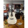 Image 1 : ACCOUSSTIC GUITAR