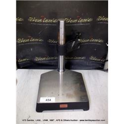 NUMBER 653 LAB STAND