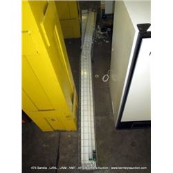 FLUORESCENT LIGHT FIXTURE