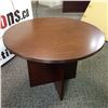 Image 2 : LOT OF 2 42'' MAHOGANY ROUND TABLES