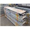 Image 2 : 25 - 3' SCAFFOLDING FRAMES WITH 10 - 7' WORK PLATFORMS AND 1 BUNDLE OF 11' CROSSBARS