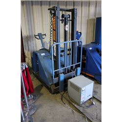 BLUE GIANT LT110W20 2000 LB 2 STAGE ELECTRIC LIFTING PALLET MOVER WITH CHARGER