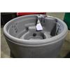 Image 3 : COLEMAN HOT TUB WITH 10 STAINLESS STEEL JETS GREY INTERIOR