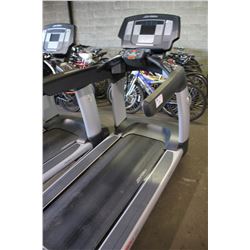 LIFE FITNESS 95T COMMERCIAL TREADMILL