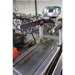 LIFE FITNESS 95T COMMERCIAL TREADMILL