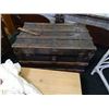 Image 1 : VINTAGE STEAMER TRUNK