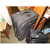 Image 2 : SUIT CASE
