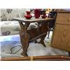 Image 1 : VINTAGE WOOD MAGAZINE TABLE