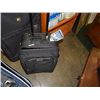 Image 1 : SUIT CASE