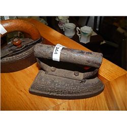 VINTAGE SAD IRON