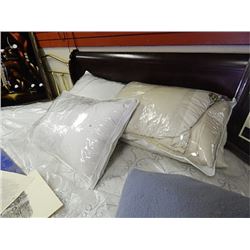 SHEETS AND 2 PILLOWS