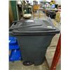 Image 1 : Tote Rolling Lidded Trash Can - Used