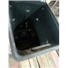 Image 2 : Tote Rolling Lidded Trash Can - Used