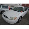 Image 1 : 2001 Ford Taurus SE Sedan, White