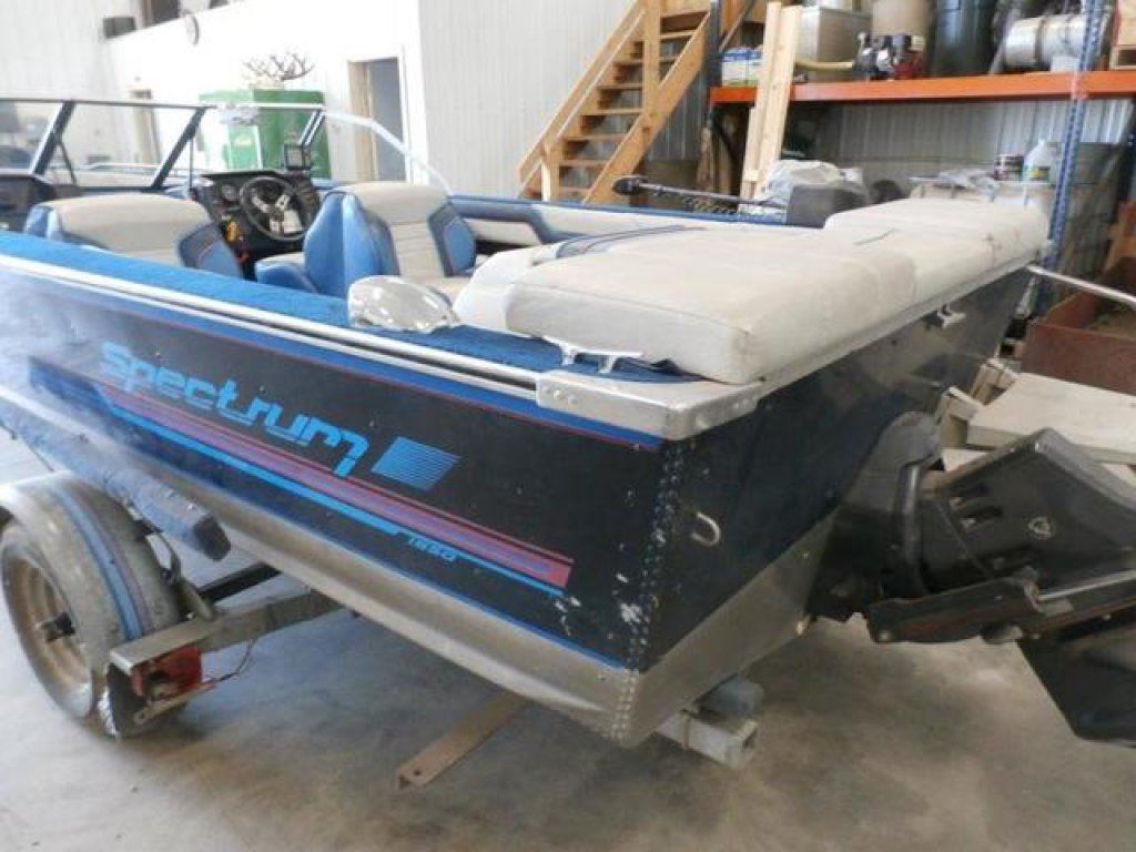 89 Blue Fin Spectrum 19ft Aluminum Boat w/2.3 liter 4 cyl. inboard