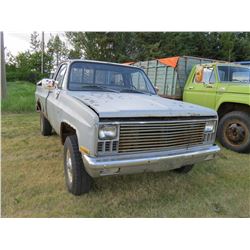 1982 CHEV CUSTOM DELUXE 20 3/4 TONNE TRUCK
