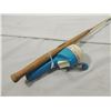 Image 2 : LOT 2 VINTAGE CHILDRENS FISHING POLES