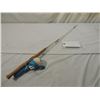 Image 3 : LOT 2 VINTAGE CHILDRENS FISHING POLES