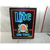 Image 2 : VINTAGE 1980s MILLER LITE ON TAP LIGHTED BAR SIGN
