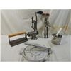 Image 1 : LOT 5 ASSORTED VINTAGE KITCHEN ITEMS