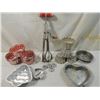 Image 1 : BOX LOT ASSORTED VINTAGE MOLDS, MIXER