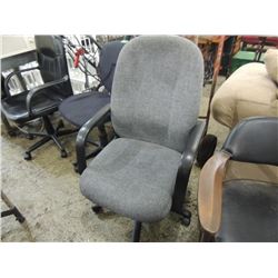 TALL BACK OFFICE SWIVEL CHAIR