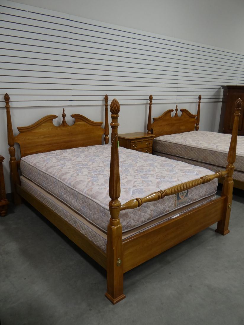 2 poster beds, fullsize