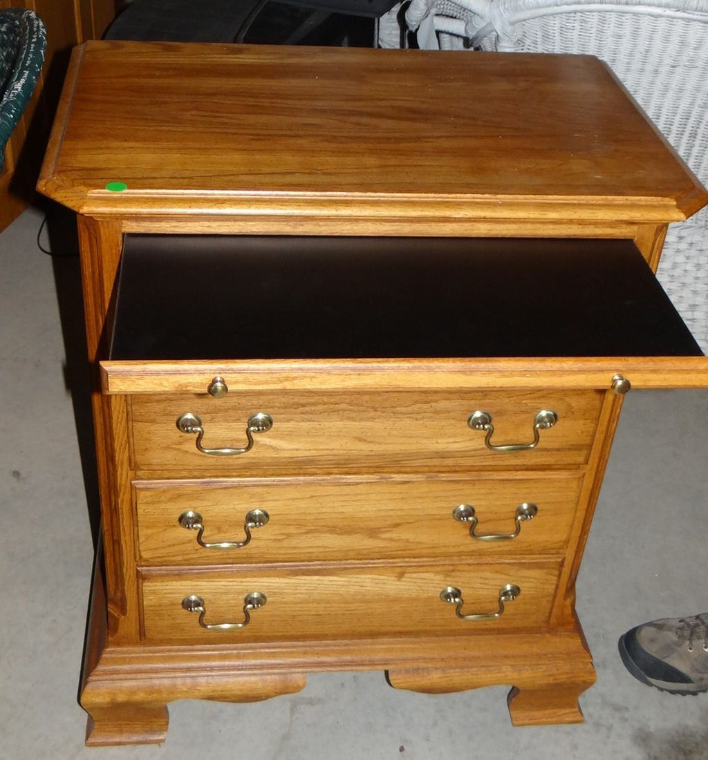 Oak 4 Drawer Dresser W Desk Pull Out 32 H X 26 W Newer
