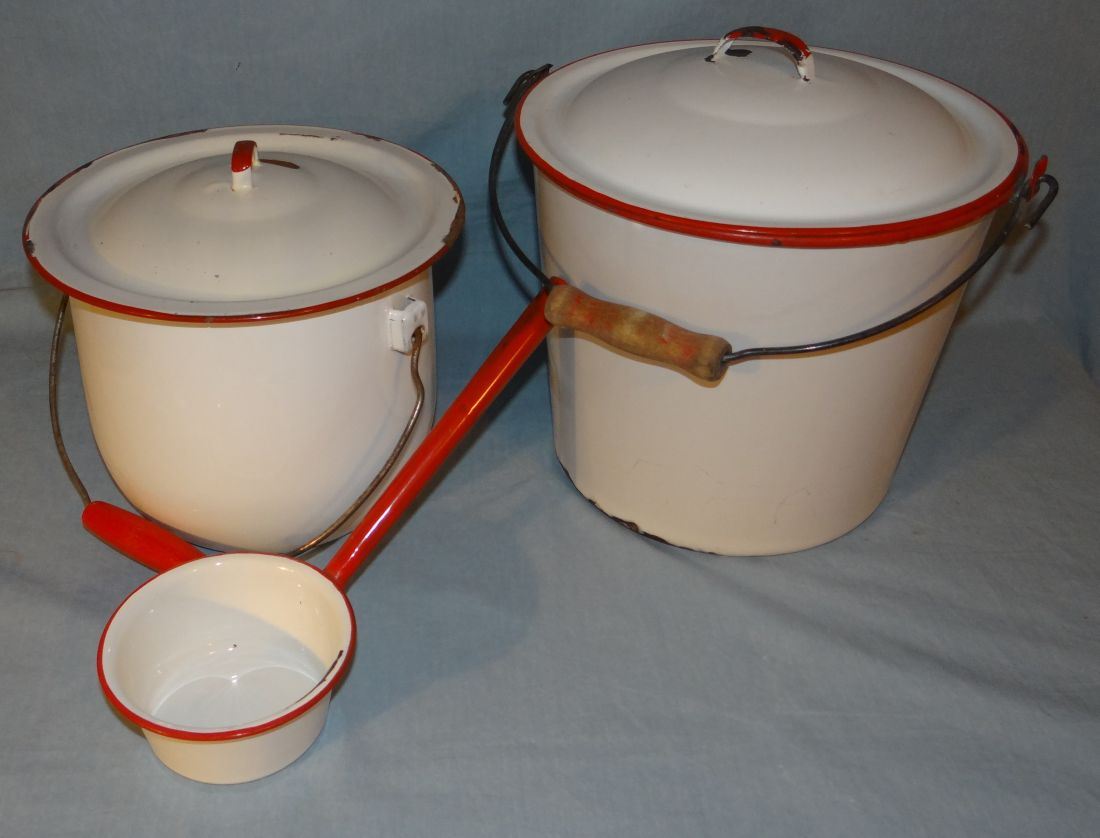 Water pail w/dipper & thunder mug