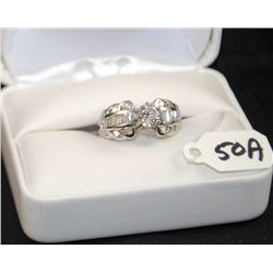LADIES 14K WHITE GOLD DIAMOND FASHION RING